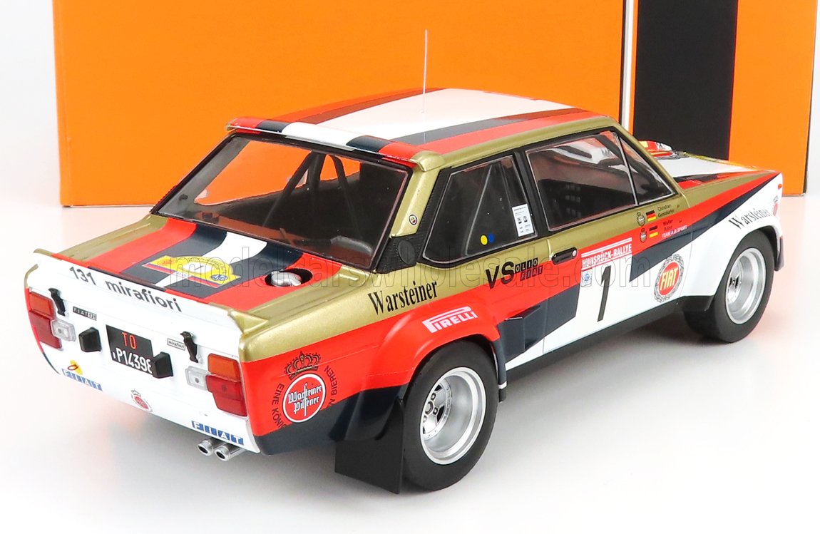 Modèle réduit de voiture de rallye vintage Fiat 131 Mirafiori aux couleurs rouge, blanc et or avec logos des sponsors, disponible sur Vroomi.