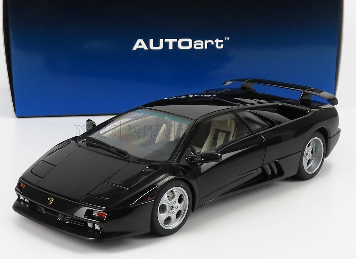 Modèle réduit AUTOart Lamborghini Diablo noir avec spoiler, disponible sur la plateforme Vroomi