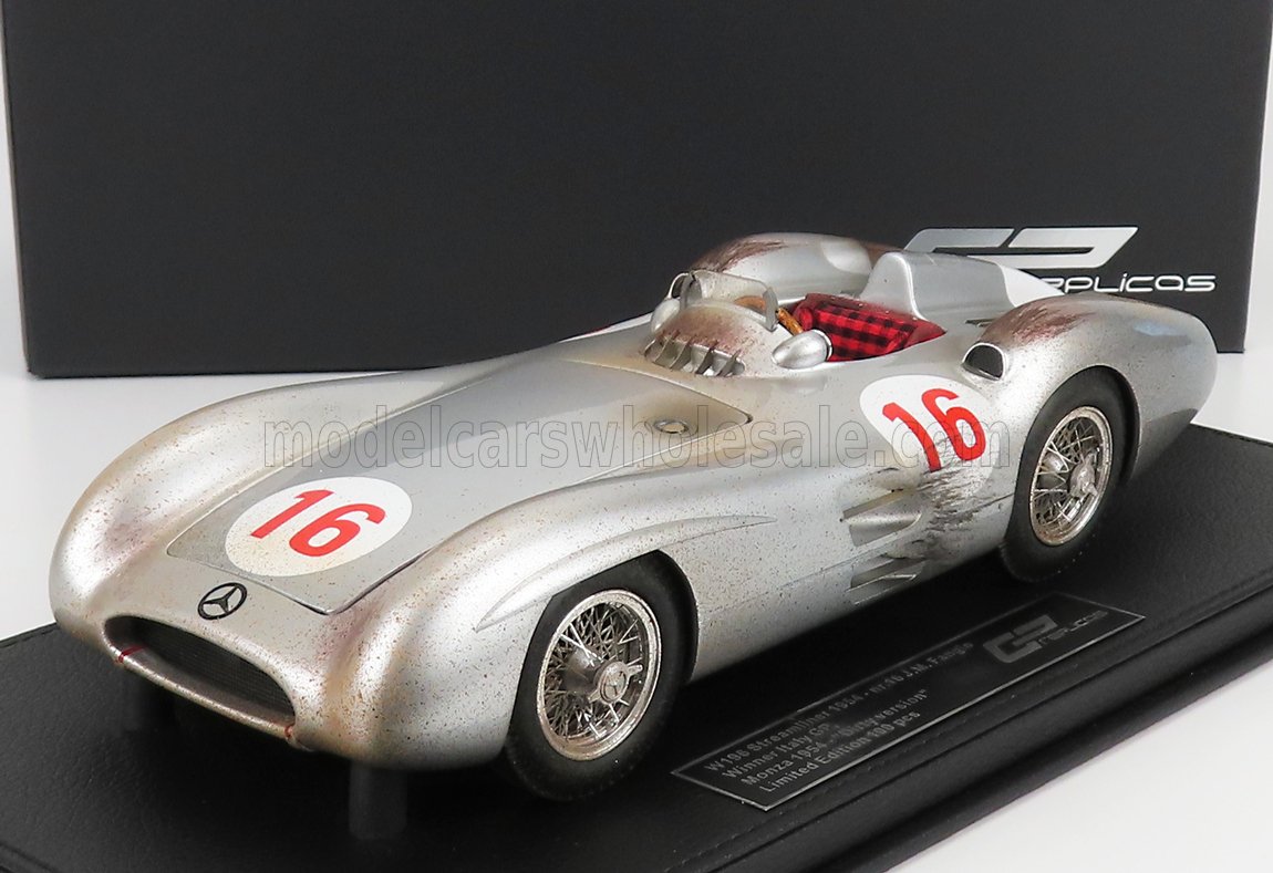MERCEDES BENZ | F1 W196R STREAMLINERS N 16 VAINQUEUR MONZA ITALY GP (DIRTY VERSION) JUAN MANUEL FANGIO 1954 CHAMPION DU MONDE - CON VETRINA - AVEC VITRINE