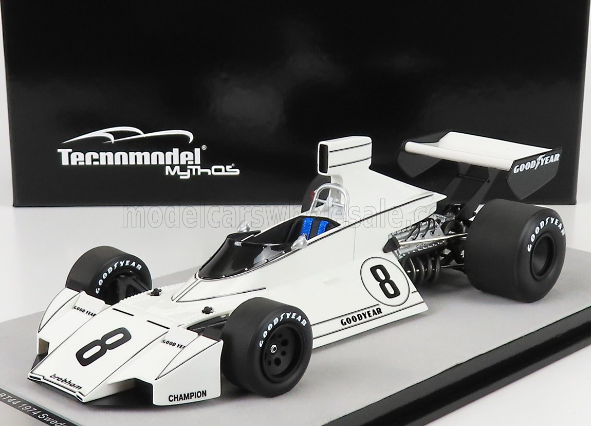 Modèle réduit de voiture de course Brabham BT44 1974 blanche avec pneus Goodyear, disponible sur la plateforme Vroomi.