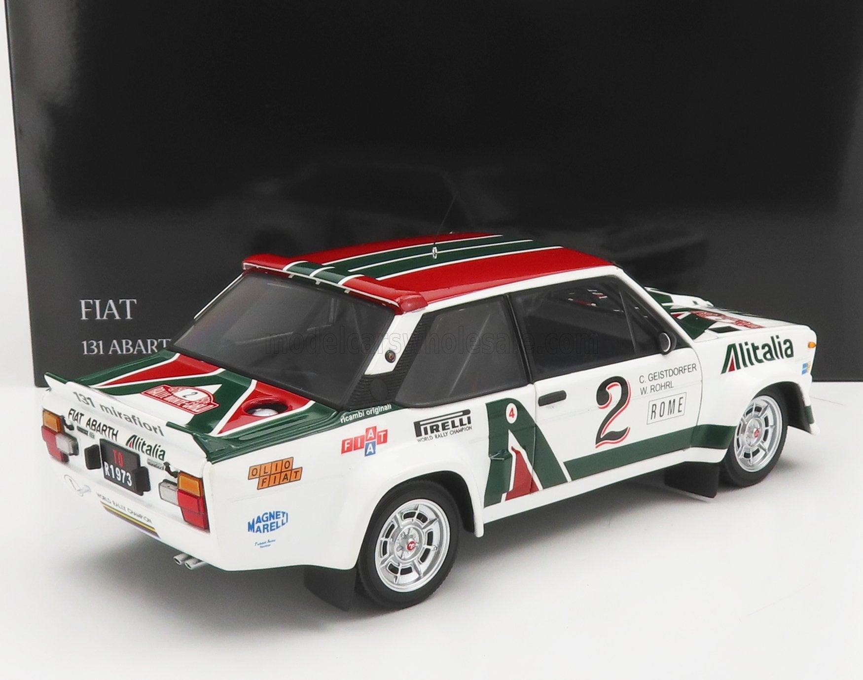 Modèle réduit de voiture de rallye Fiat 131 Abarth Alitalia avec livrée rouge, blanche et verte, disponible via Vroomi.