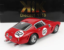 Modèle réduit Ferrari 250 GT SWB rouge à l'échelle 1:18 avec numéro de course 62, disponible sur Vroomi