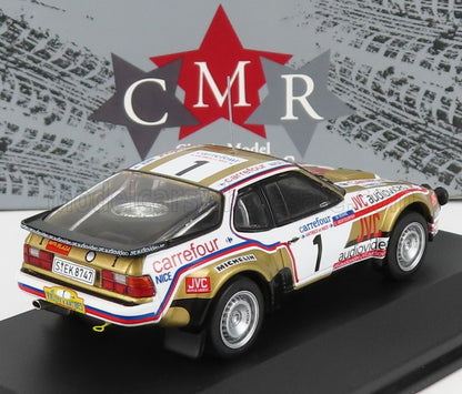 Modèle réduit de voiture de rallye BMW M1 à l'échelle 1:43 avec autocollants Carrefour et JVC, présenté sur Vroomi.