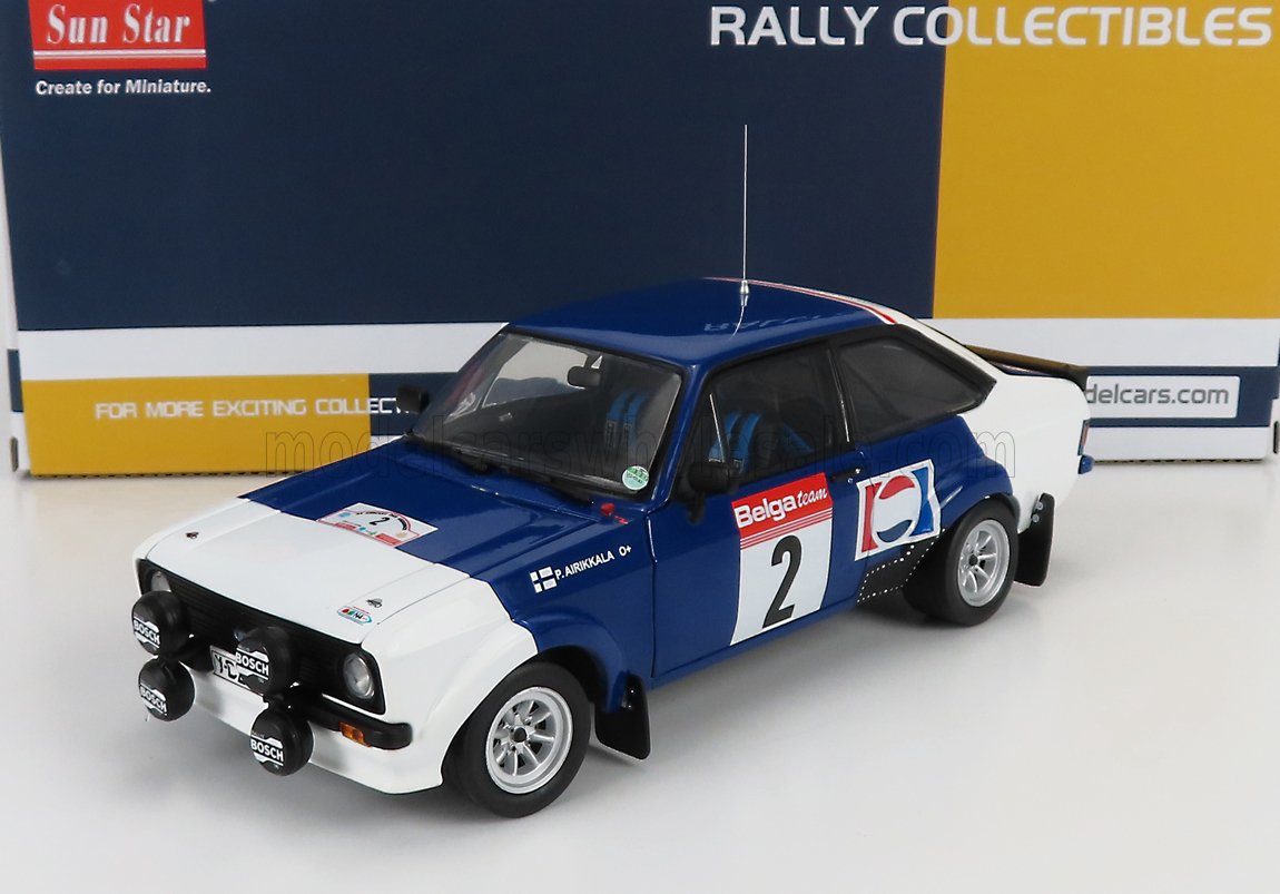 Modèle réduit de voiture de rallye Ford Escort Mk2 à l'échelle 1:18, bleu et blanc, disponible chez Vroomi.