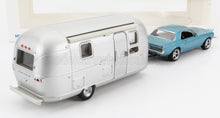 FORD USA - MUSTANG COUPE 1968 AVEC AIRSTREAM CARAVAN ROULOTTE - LIGHT BLUE MET