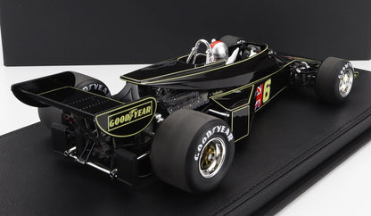 Modèle réduit vintage noir de voiture de course de Formule 1 avec pneus Goodyear et livrée Andretti, disponible sur Vroomi.