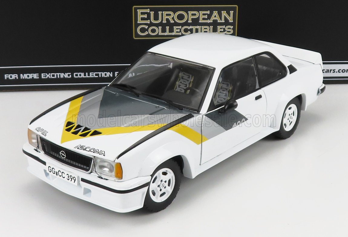Modèle réduit Opel Ascona à l'échelle 1/18, blanc avec livrée jaune et grise, disponible chez Vroomi