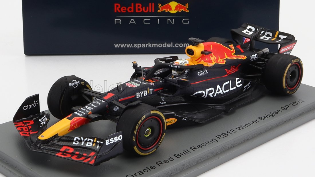 Modèle détaillé de la voiture de Formule 1 Oracle Red Bull RB18, vainqueur du Grand Prix de Belgique 2022, présenté sur Vroomi.