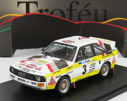 Maquette réduite d'une Audi Quattro blanche de rallye aux couleurs de l'équipe HB Audi, disponible sur Vroomi.