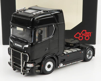 Modèle réduit de semi-remorque Scania noir avec pare-buffle et détails chromés, proposé sur Vroomi.