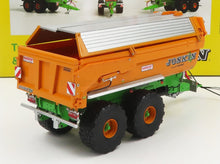 Maquette détaillée d'une remorque agricole Joskin orange avec châssis vert et gros pneus, disponible chez Vroomi.