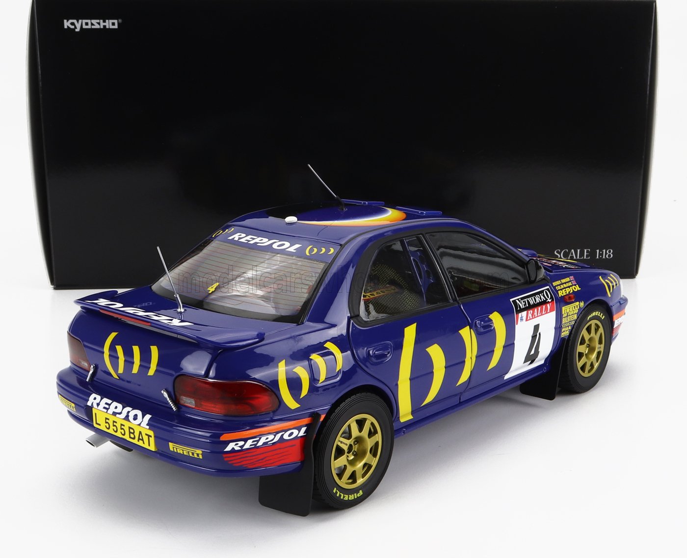Modèle réduit à l'échelle 1:18 d'une voiture de rallye Subaru Impreza bleue avec graphismes Repsol et jantes dorées, proposé par Vroomi.