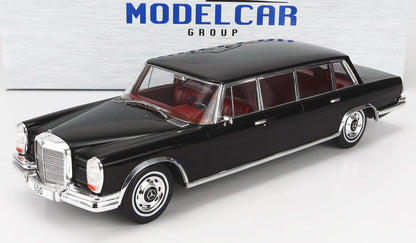 Modèle réduit noir Mercedes-Benz 600 limousine avec intérieur rouge et détails chromés disponible chez Vroomi
