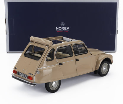 Modèle réduit Citroën 2CV beige avec toit roulé et intérieur détaillé par Norev Collectors, proposé sur Vroomi