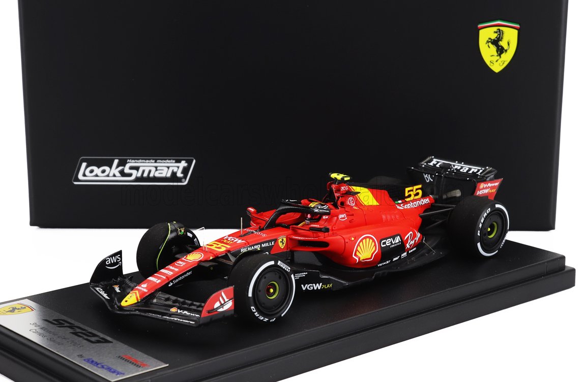 Modèle réduit de voiture de Formule 1 Ferrari SF-23 à l'échelle 1:43, avec livrée rouge et noire, disponible sur Vroomi.