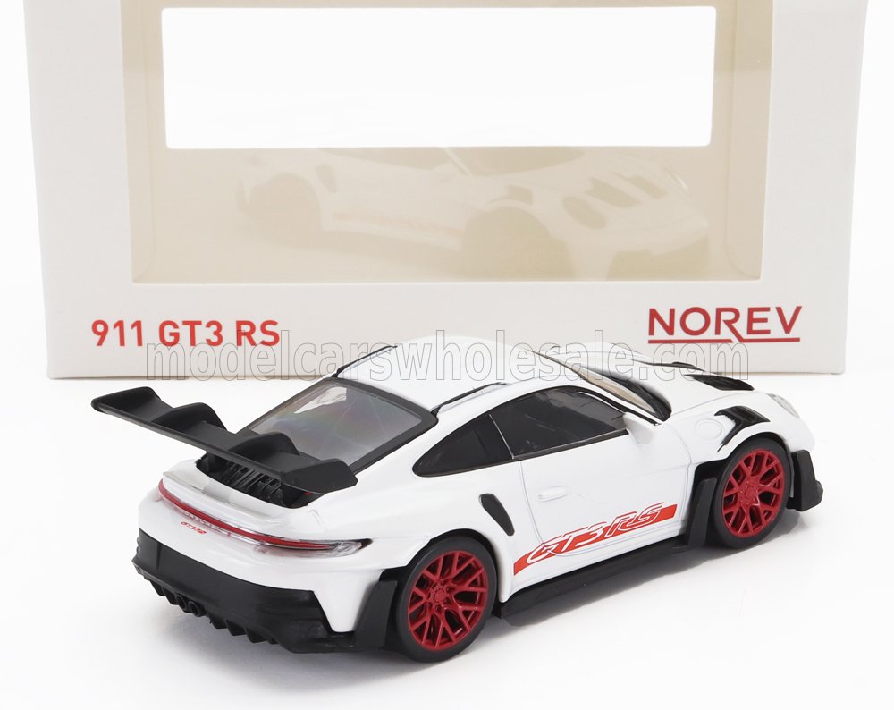 Modèle réduit Porsche 911 GT3 RS blanc avec roues et spoiler rouges, présenté dans sa boîte Norev, disponible sur Vroomi.