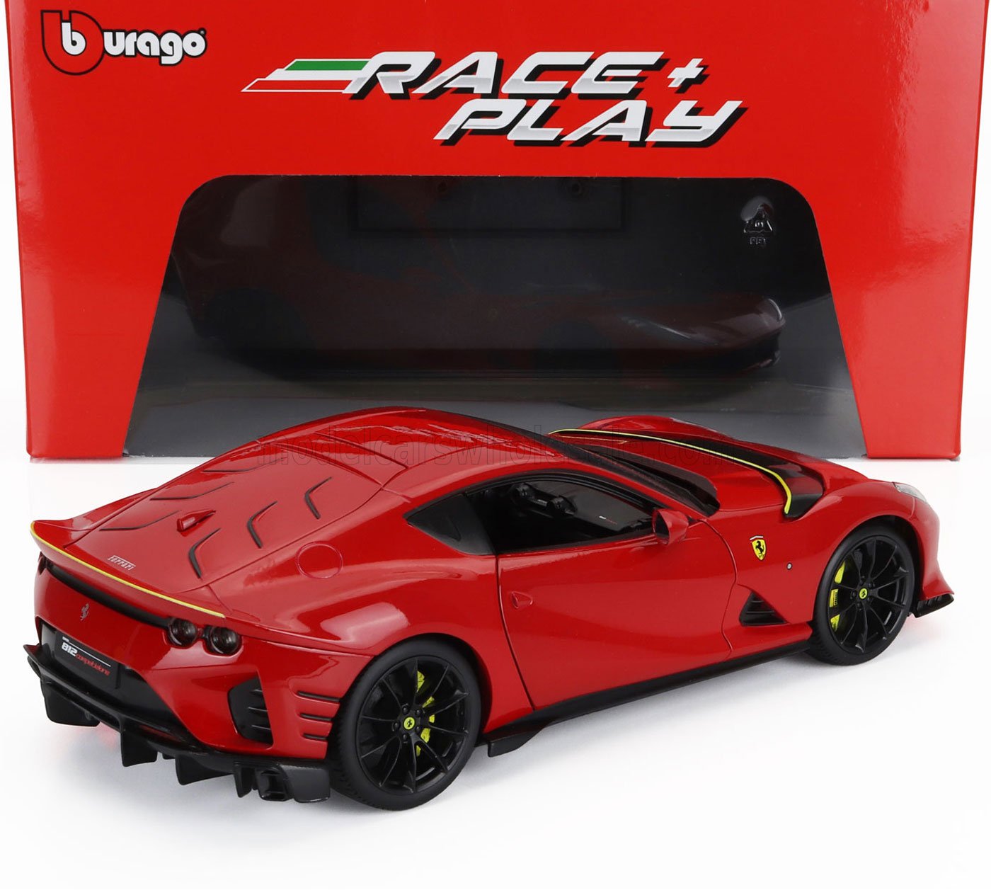 Modèle réduit Ferrari 812 Competizione rouge avec détails noirs et jaunes, présenté dans un emballage Bburago Race Play, disponible sur Vroomi.