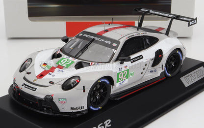 Modèle réduit de voiture de course Porsche 911 RSR blanche avec le numéro 92, roues noires et spoiler, disponible sur Vroomi.