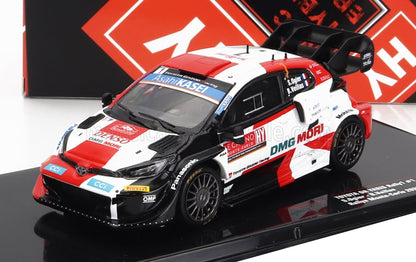 Modèle réduit détaillé de la voiture de rallye Toyota GR Yaris en rouge, blanc et noir avec logos des sponsors, disponible sur Vroomi.