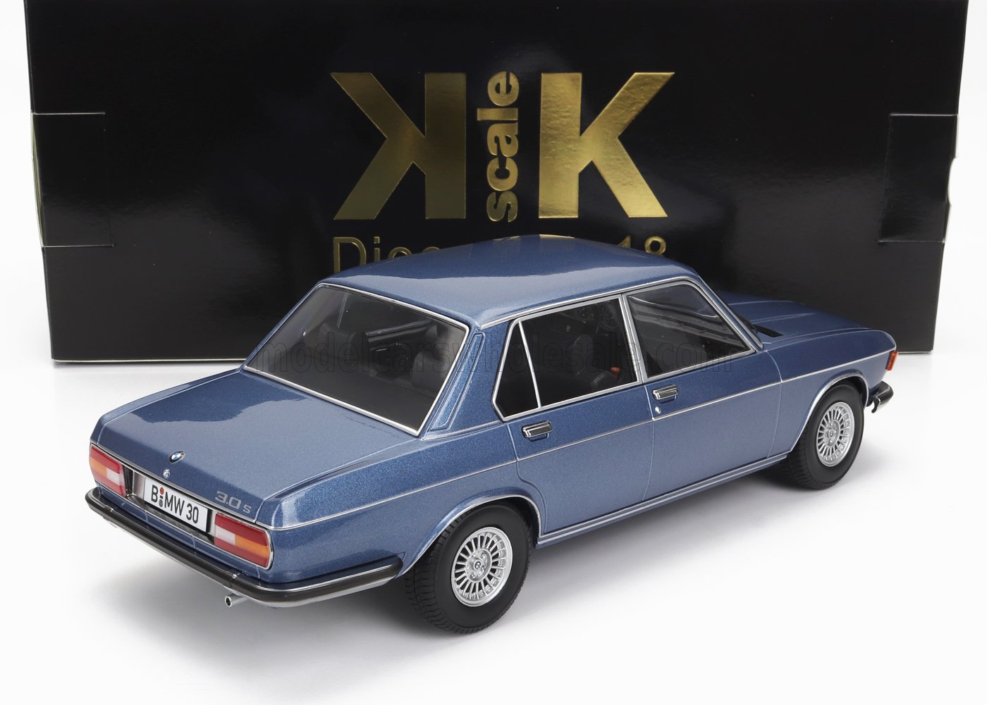 Modèle réduit classique BMW 3.0 S bleu de KK Scale, détaillé, moulé sous pression à l'échelle 1:18, disponible sur Vroomi.