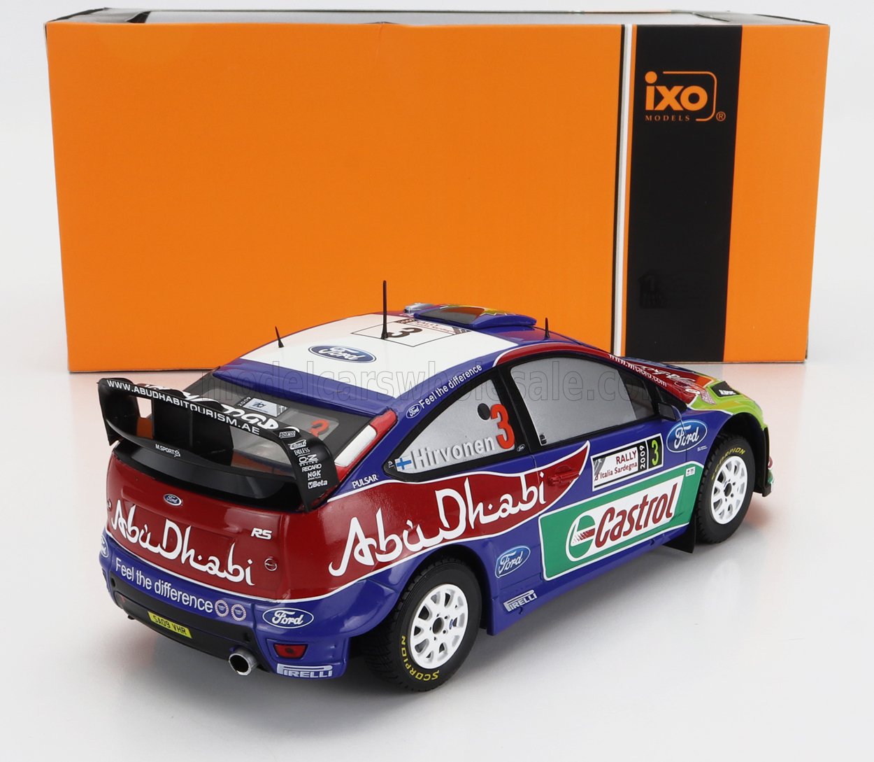 Modèle réduit Ford Focus WRC à l'échelle 1:18 avec livrée Abu Dhabi et Castrol, disponible via Vroomi