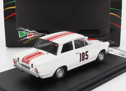 Modèle réduit de voiture de rallye vintage blanche avec bandes rouges et numéro 185, présenté sur un socle noir, disponible sur Vroomi.