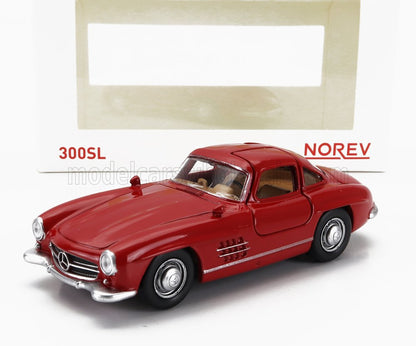 Modèle réduit Mercedes 300SL rouge de Norev devant un emballage de marque, disponible sur Vroomi