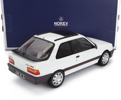 Modèle réduit Peugeot 309 GTI blanc avec toit ouvrant et garnitures noires, présenté dans son coffret collector Norev, également disponible sur Vroomi.