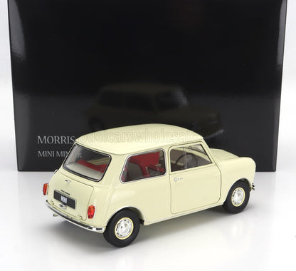 Modèle réduit Cream Morris Mini Minor avec intérieur rouge, exposé devant une boîte noire, disponible chez Vroomi.