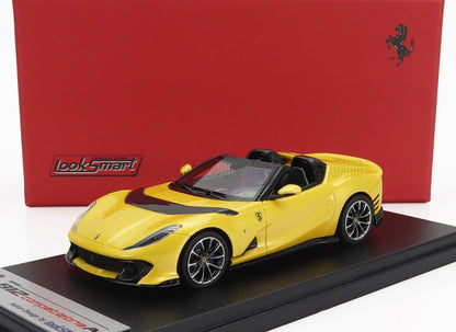 Ferrari 812 Competizione jaune Modèle réduit de voiture LookSmart avec détails noirs, présenté sur un socle noir avec une boîte rouge à l'arrière, disponible sur Vroomi.