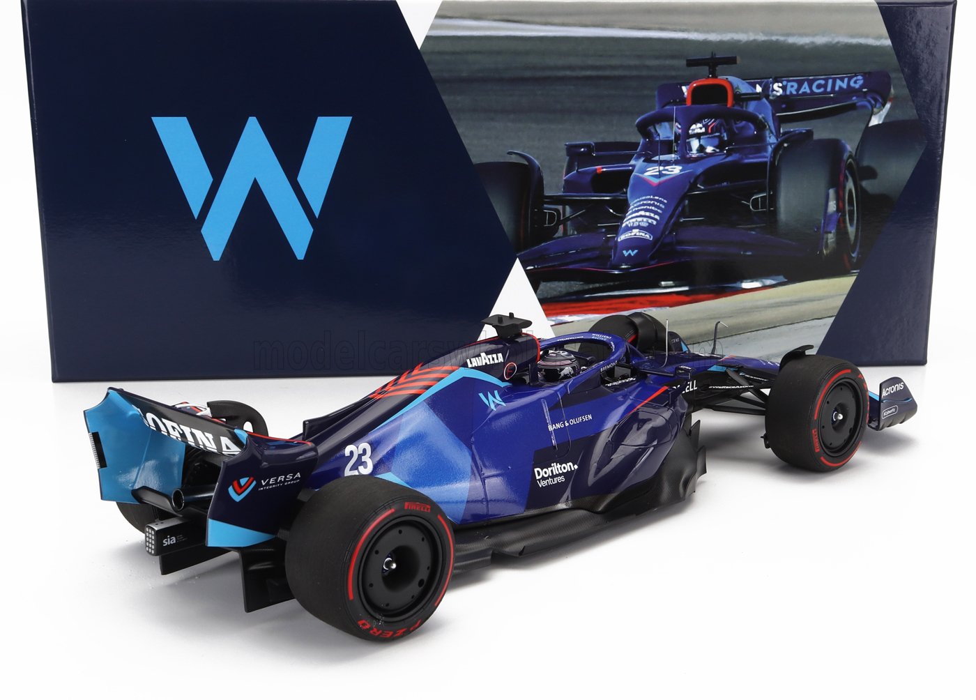 Modèle réduit de voiture Blue Williams F1 23 avec sponsors, présenté dans son coffret griffé, disponible sur Vroomi