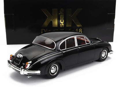 Modèle réduit Jaguar V8 noir à l'échelle 1:18 avec détails chromés, présenté dans son coffret, disponible sur Vroomi.