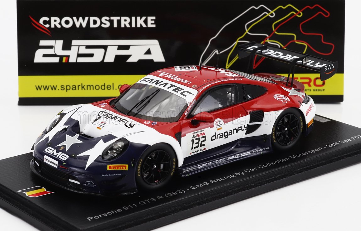 Modèle réduit de voiture de course Porsche 911 GT3 R avec livrée rouge, blanche et bleue, logo GT World Challenge, disponible sur Vroomi.