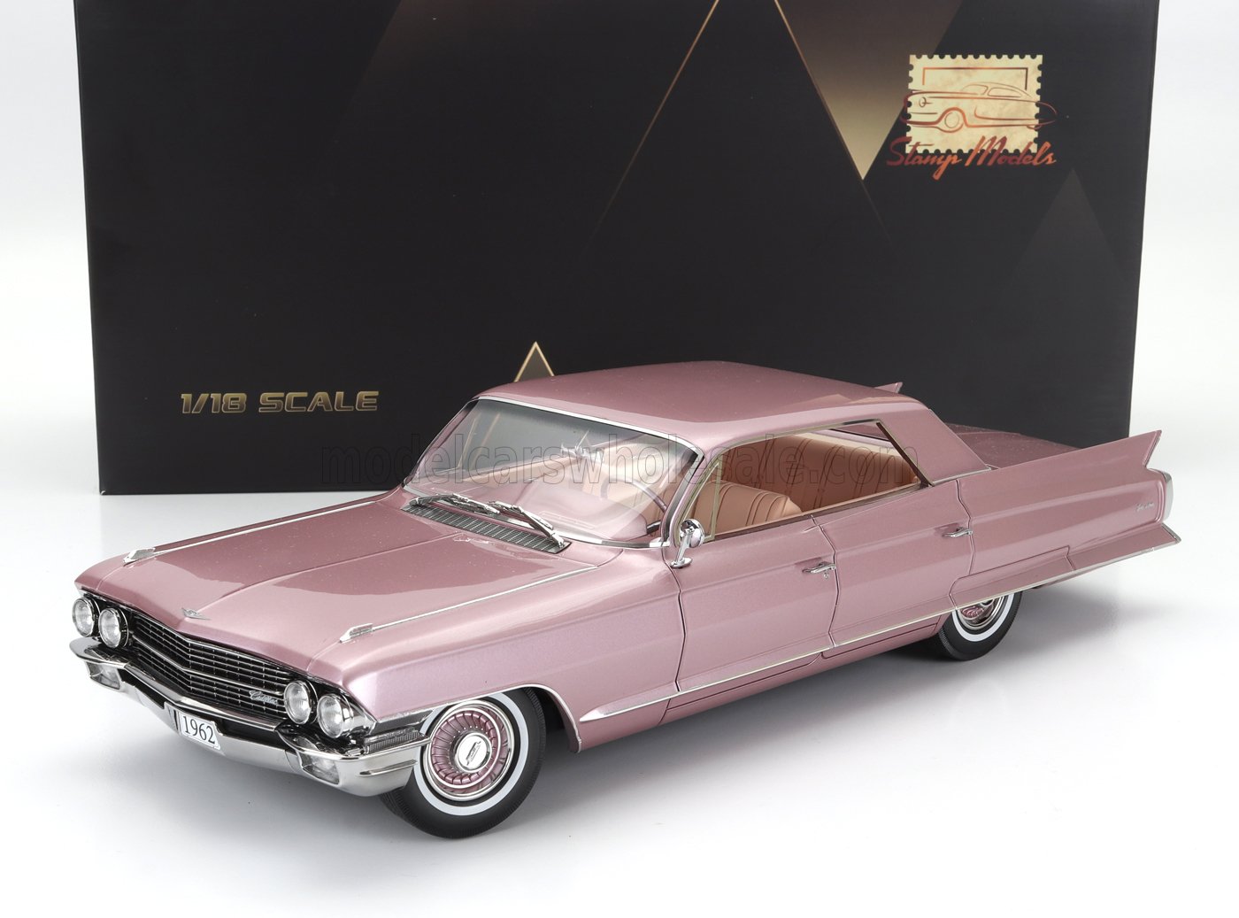 CADILLAC - SEDAN DE VILLE 1962 - ROSE BRUINÉ MÉTALLISÉ - Vroomi