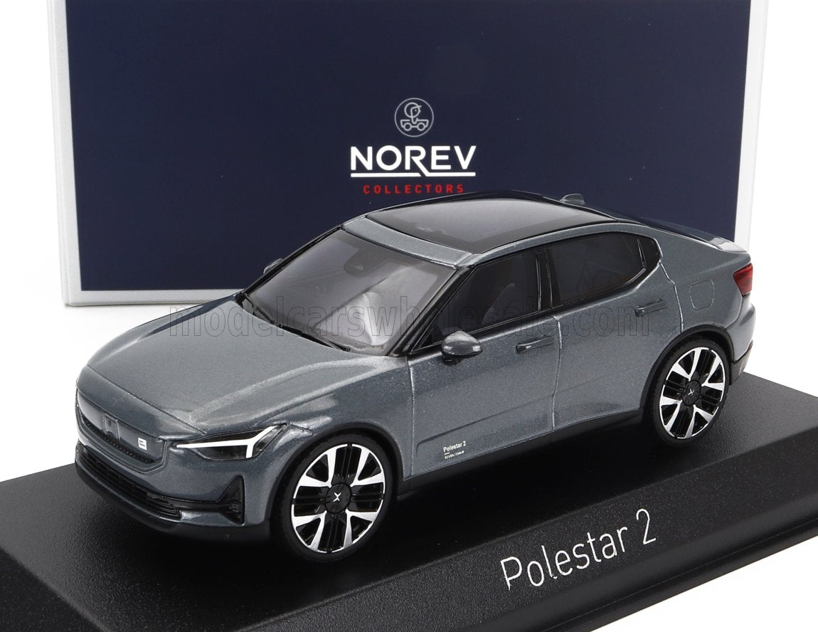 Modèle réduit de voiture Polestar 2 gris sur socle noir avec emballage Norev Collectors, disponible sur Vroomi.
