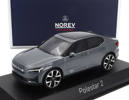 Modèle réduit de voiture Polestar 2 gris sur socle noir avec emballage Norev Collectors, disponible sur Vroomi.