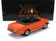 Modèle réduit BMW 1600-2 cabriolet orange à l'échelle 1:18 avec intérieur noir, proposé par Vroomi.