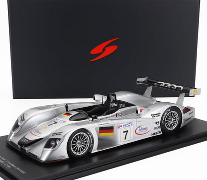 Modèle réduit de voiture de course Audi R8 Le Mans 24h 2000 argentée avec logos détaillés des sponsors, disponible sur Vroomi.