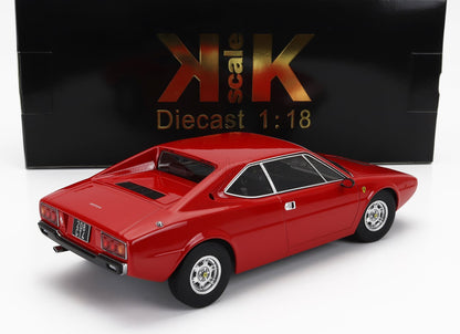Modèle réduit Ferrari 208 GT4 à l'échelle 1:18, couleur rouge, avec emballage noir, disponible sur Vroomi.