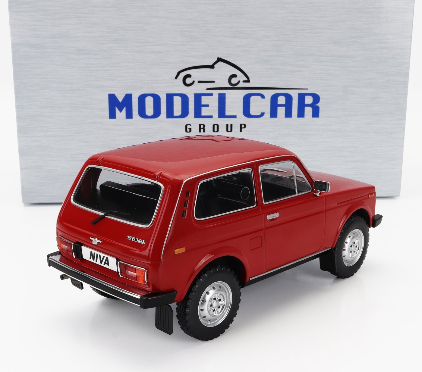 Modèle réduit de voiture Red Niva 1600 par Modelcar Group, objet de collection détaillé disponible chez Vroomi