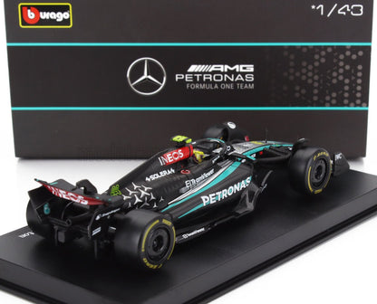 Modèle réduit Burago à l'échelle 1/43 de la voiture de Formule 1 Mercedes AMG Petronas avec marquage détaillé, disponible sur Vroomi.