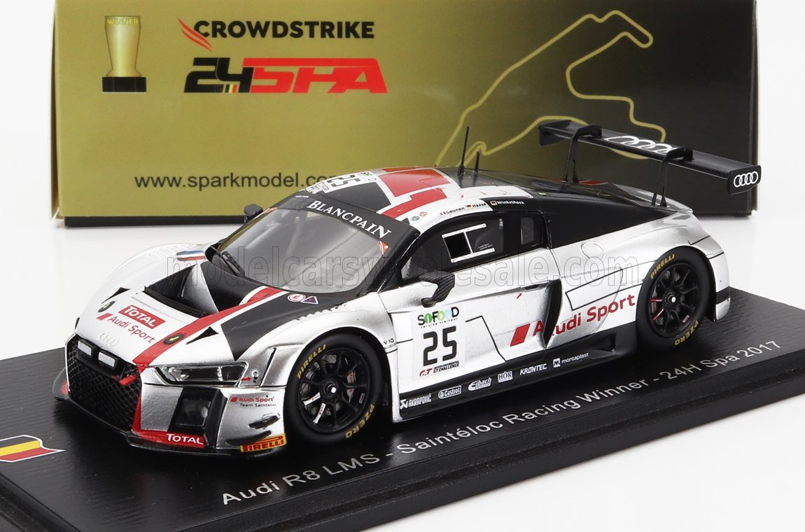 Modèle réduit Audi R8 LMS Saintéloc Racing 2017 avec livrée détaillée, présenté dans un emballage spécial 24H Spa winner, disponible sur Vroomi.