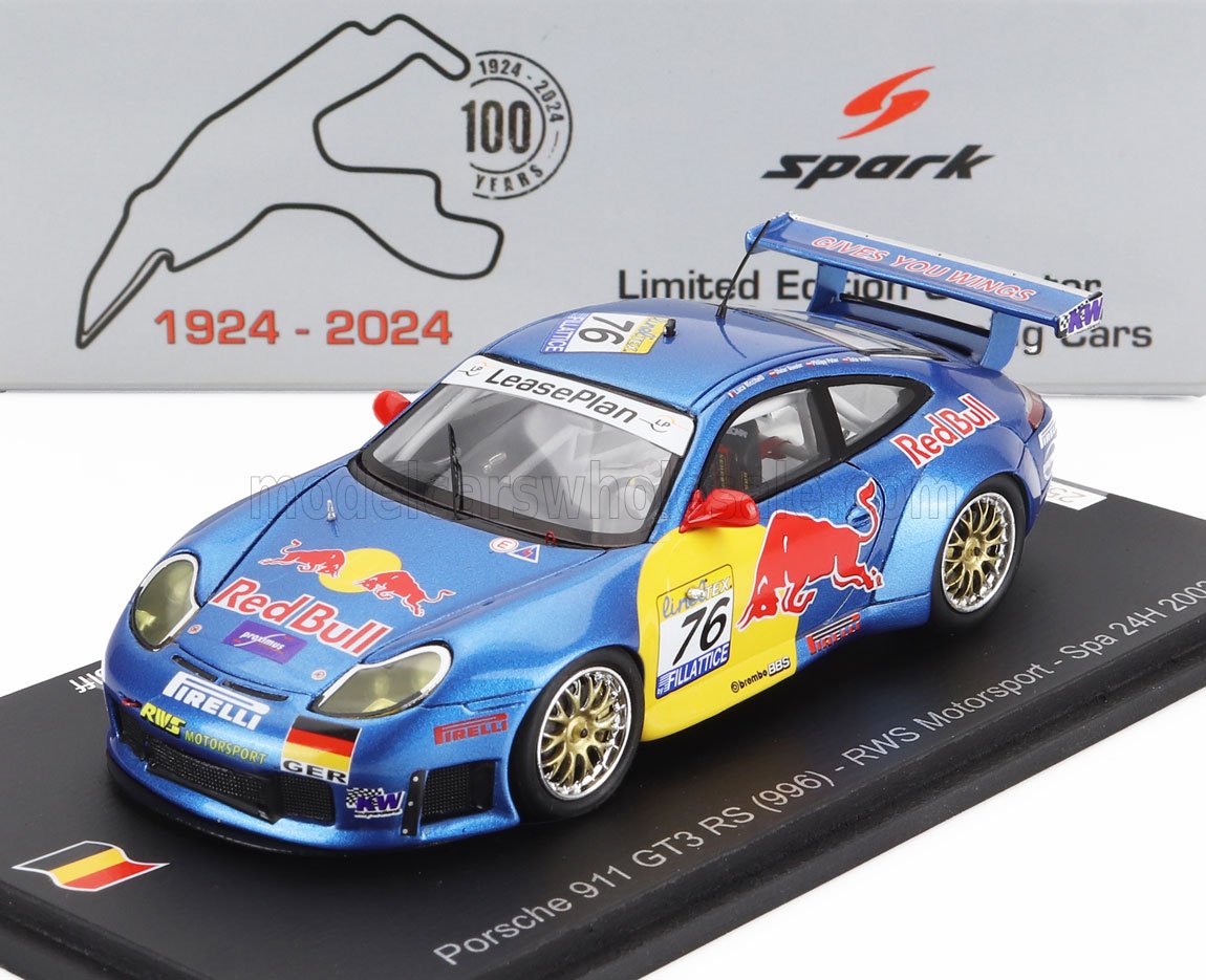 Modèle réduit Red Bull 911 GT3 RS bleu et Red Bull avec décalcomanies de course, disponible sur Vroomi.