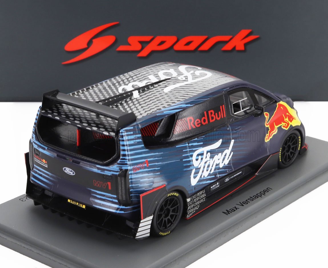 Modèle réduit de voiture de course Ford MV1 bleu avec les logos Red Bull Max Verstappen disponible sur Vroomi