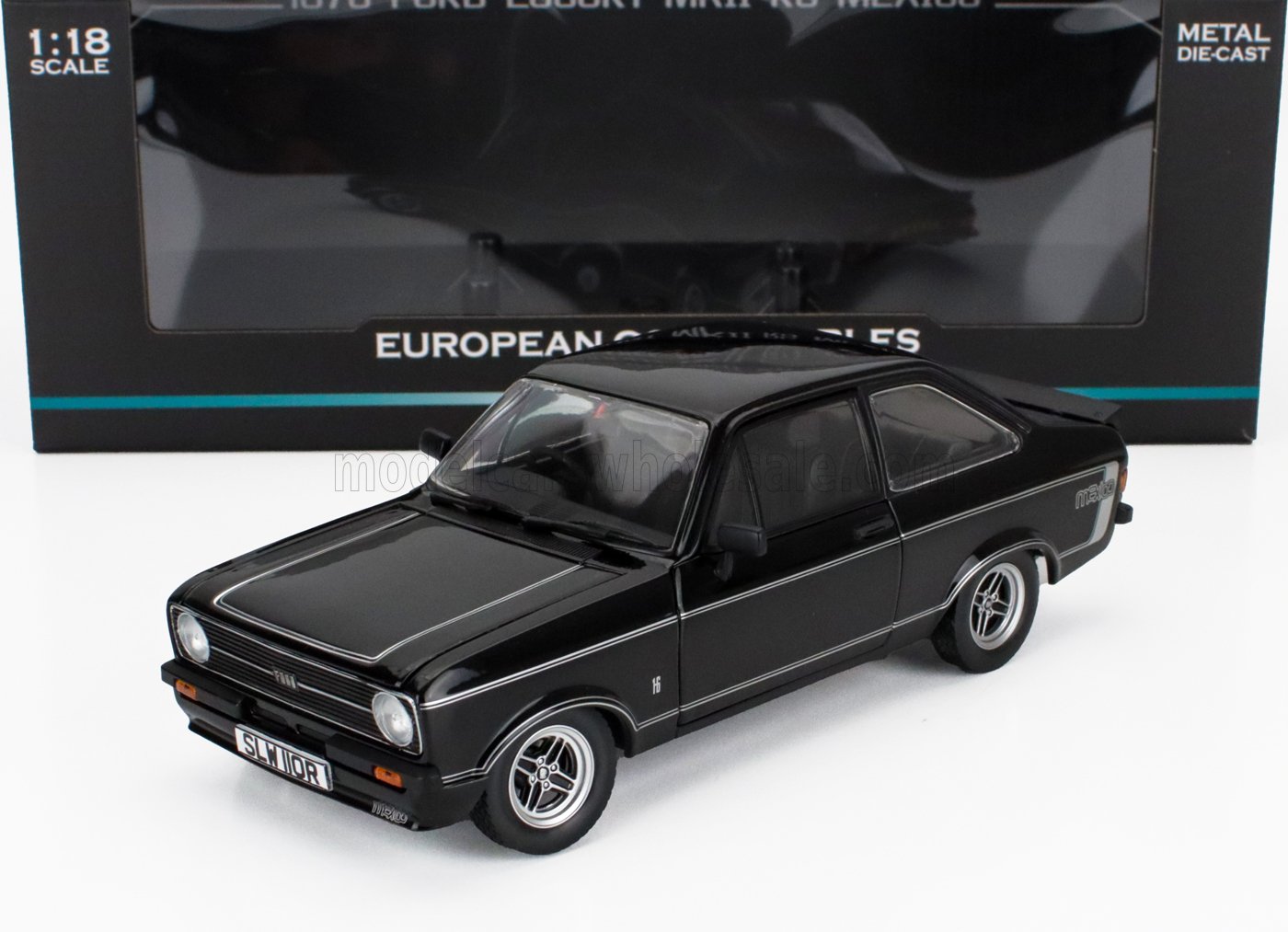 Modèle réduit de voiture Ford Escort MkII noir à l'échelle 1/18, réplique de collection disponible chez Vroomi