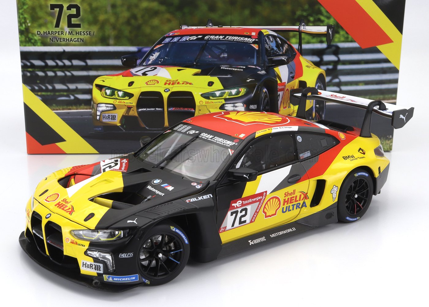 Modèle réduit de voiture de course BMW M4 GT3 avec livrée Shell Helix Ultra, design noir et jaune, disponible sur Vroomi