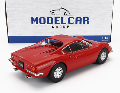 Modèle réduit Ferrari Dino à l'échelle 1:18 en métal moulé sous pression, présenté dans une boîte griffée ModelCar Group, disponible chez Vroomi.