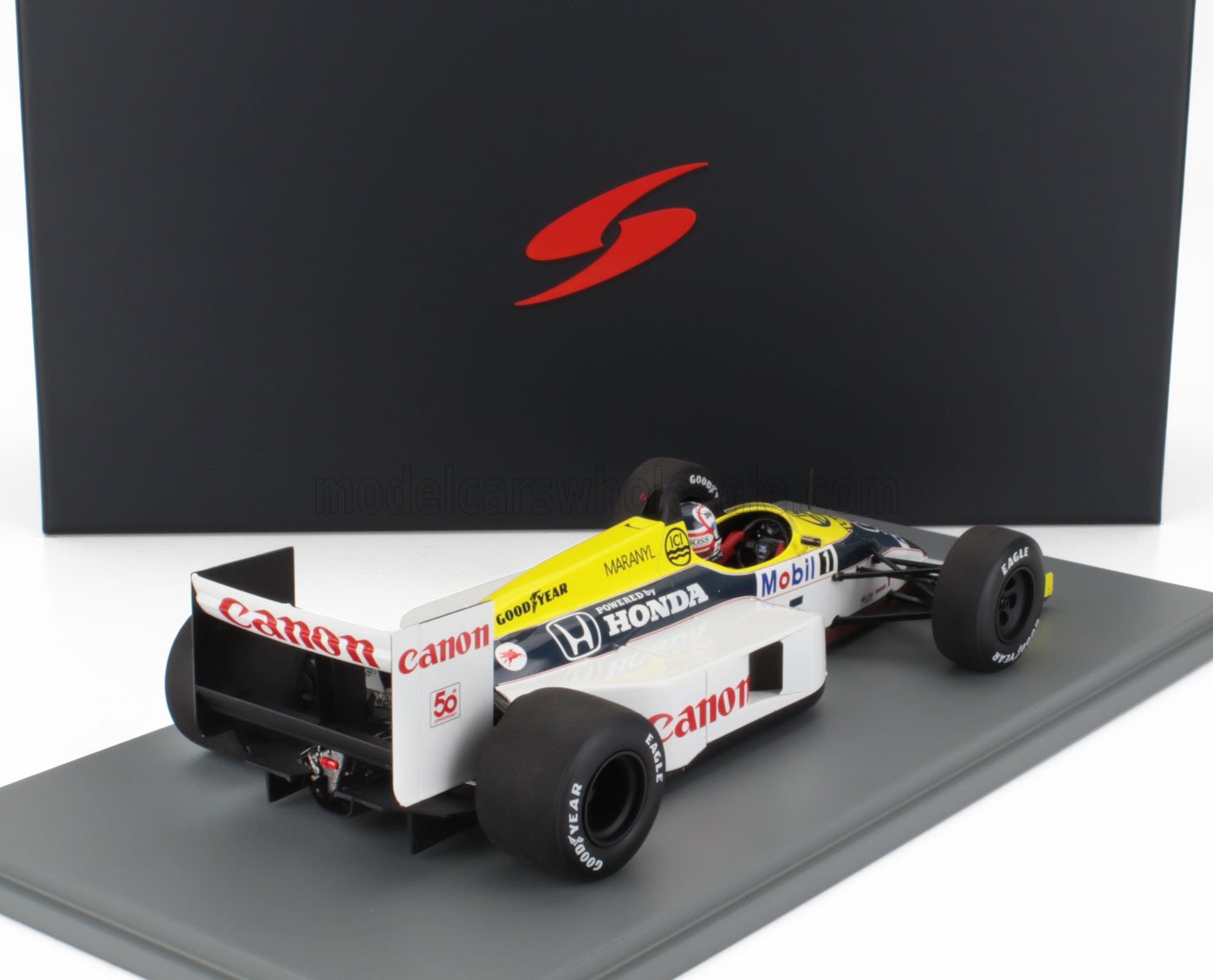 Maquette de la voiture de course Canon Honda Formula 1 des années 1990 équipée de pneus Goodyear, exposée sur un socle, présentée dans Vroomi.
