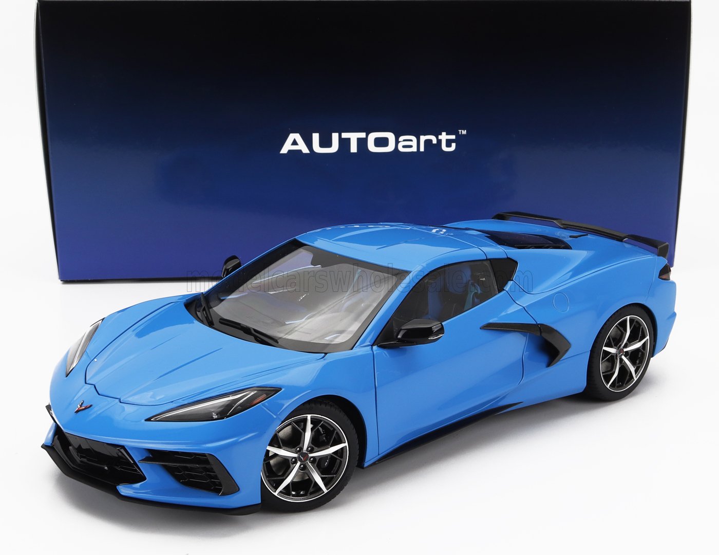 Modèle réduit Chevrolet Corvette C8 bleu à l'échelle 1:18 par AUTOart avec roues détaillées et design aérodynamique, proposé sur Vroomi.