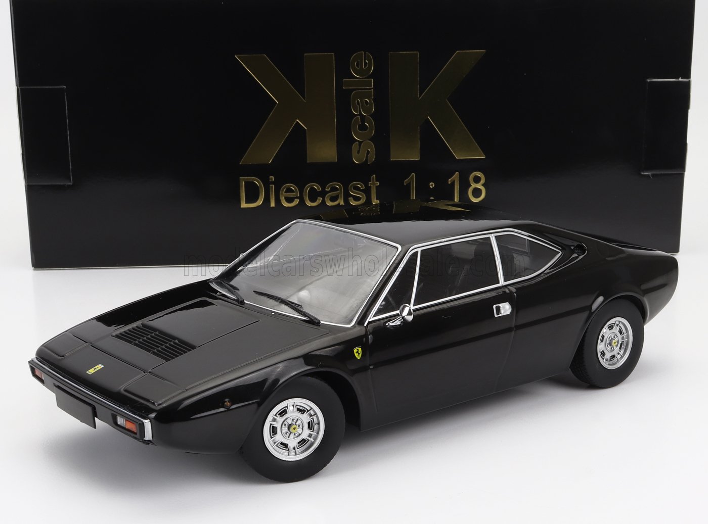 Modèle réduit Ferrari noir à l'échelle 1:18, présenté dans un emballage KK Scale, disponible sur Vroomi.